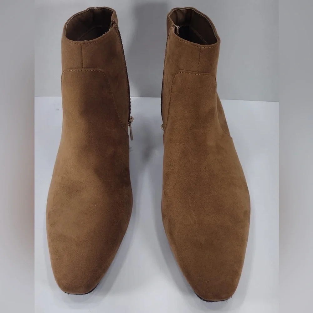 Women’s Tan Suede Boots size 10  brand new no tags